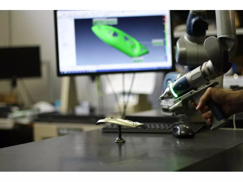 braccio Faro in misurazione.webp